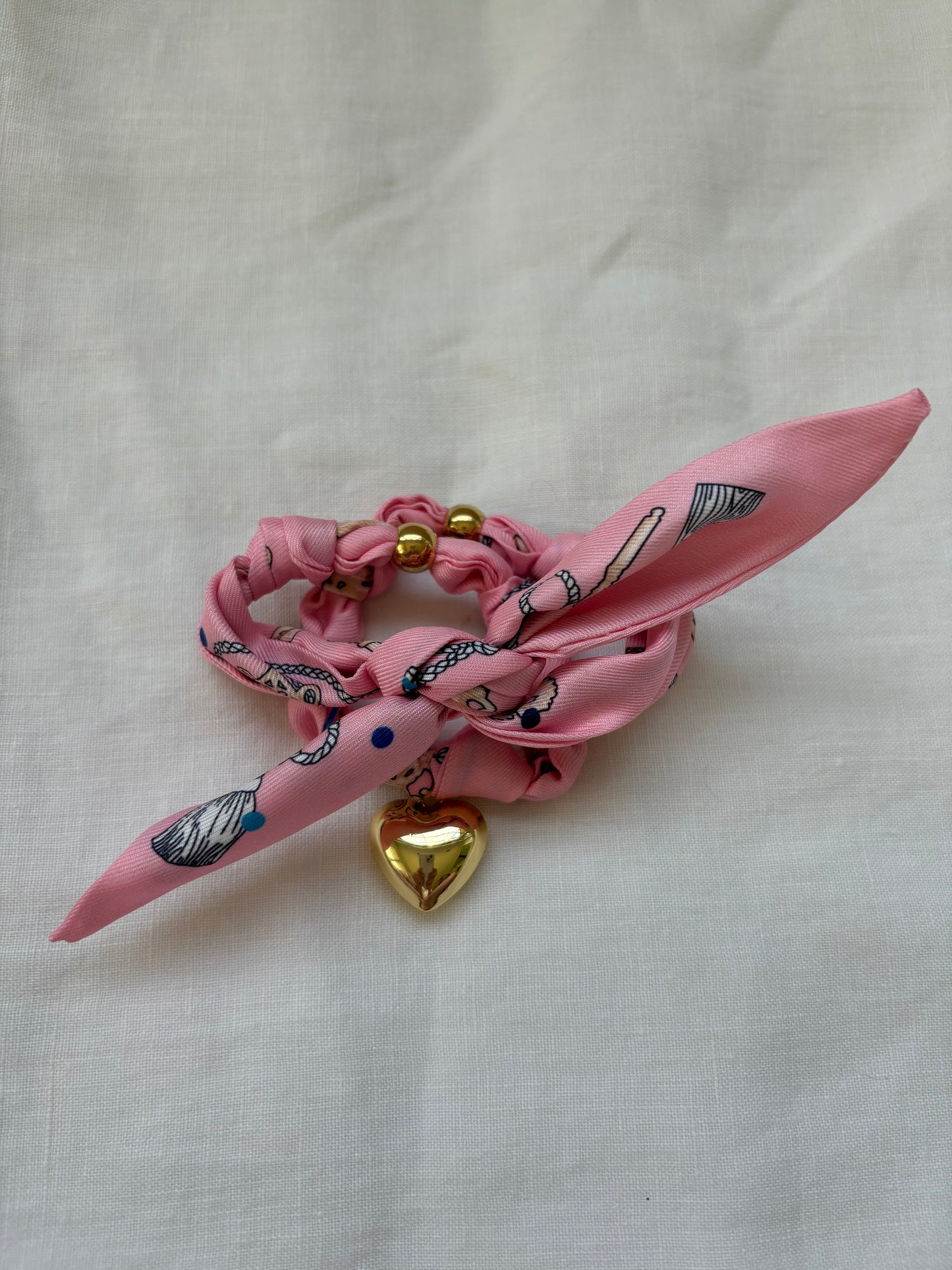 1 Scarf necklace/bracelet (light pink with keys)