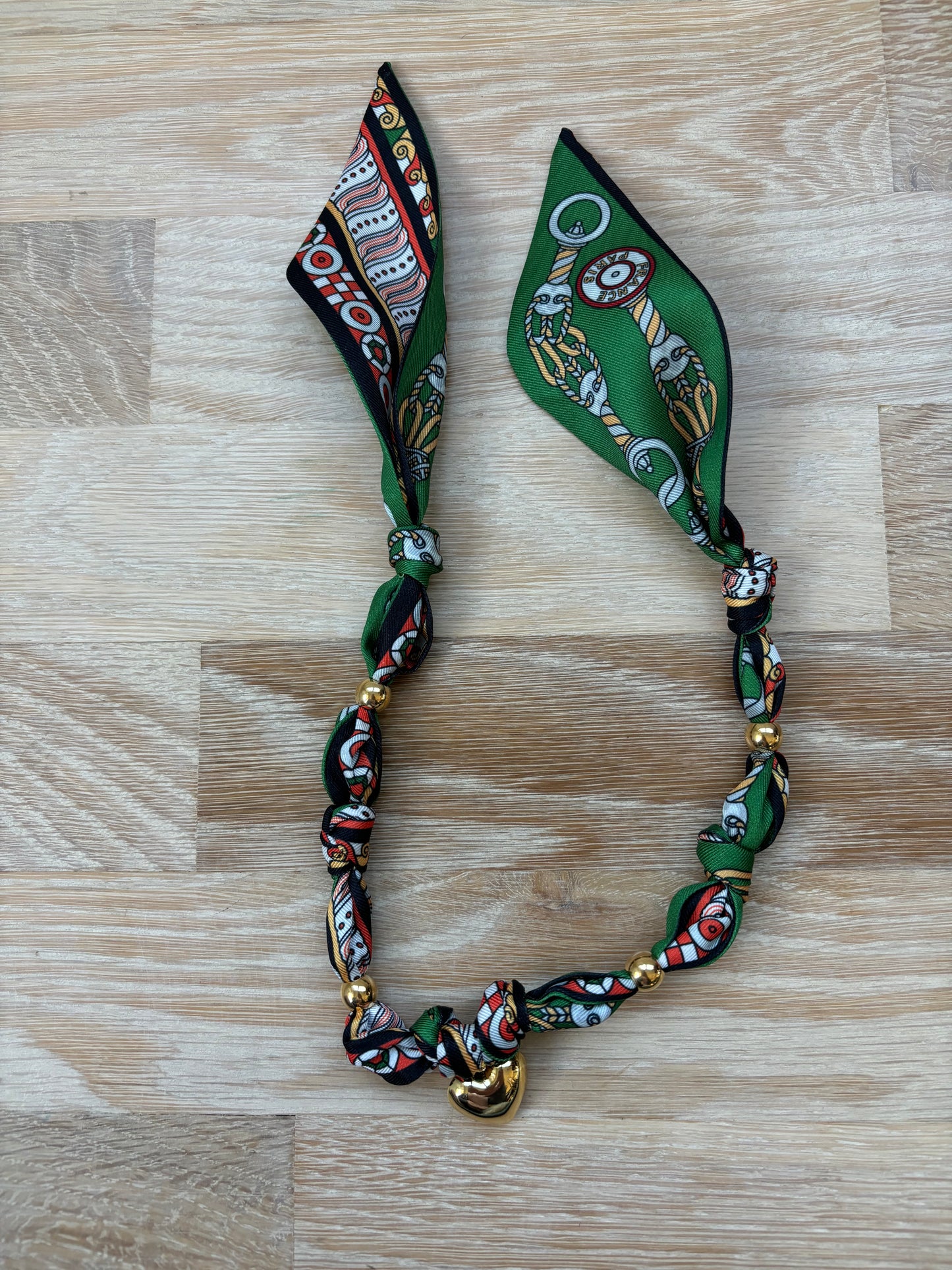 1 scarf jewelry (green)