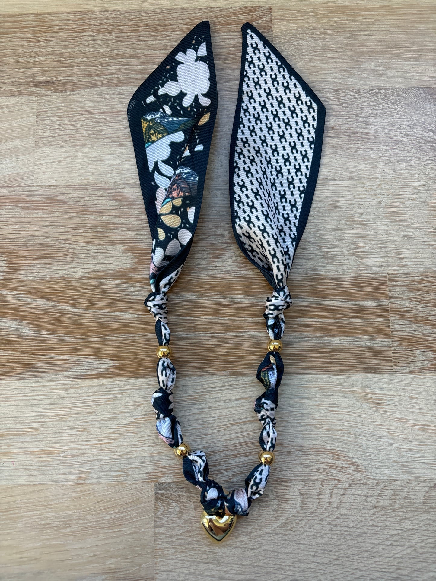 1 Scarf jewelry (black birds)