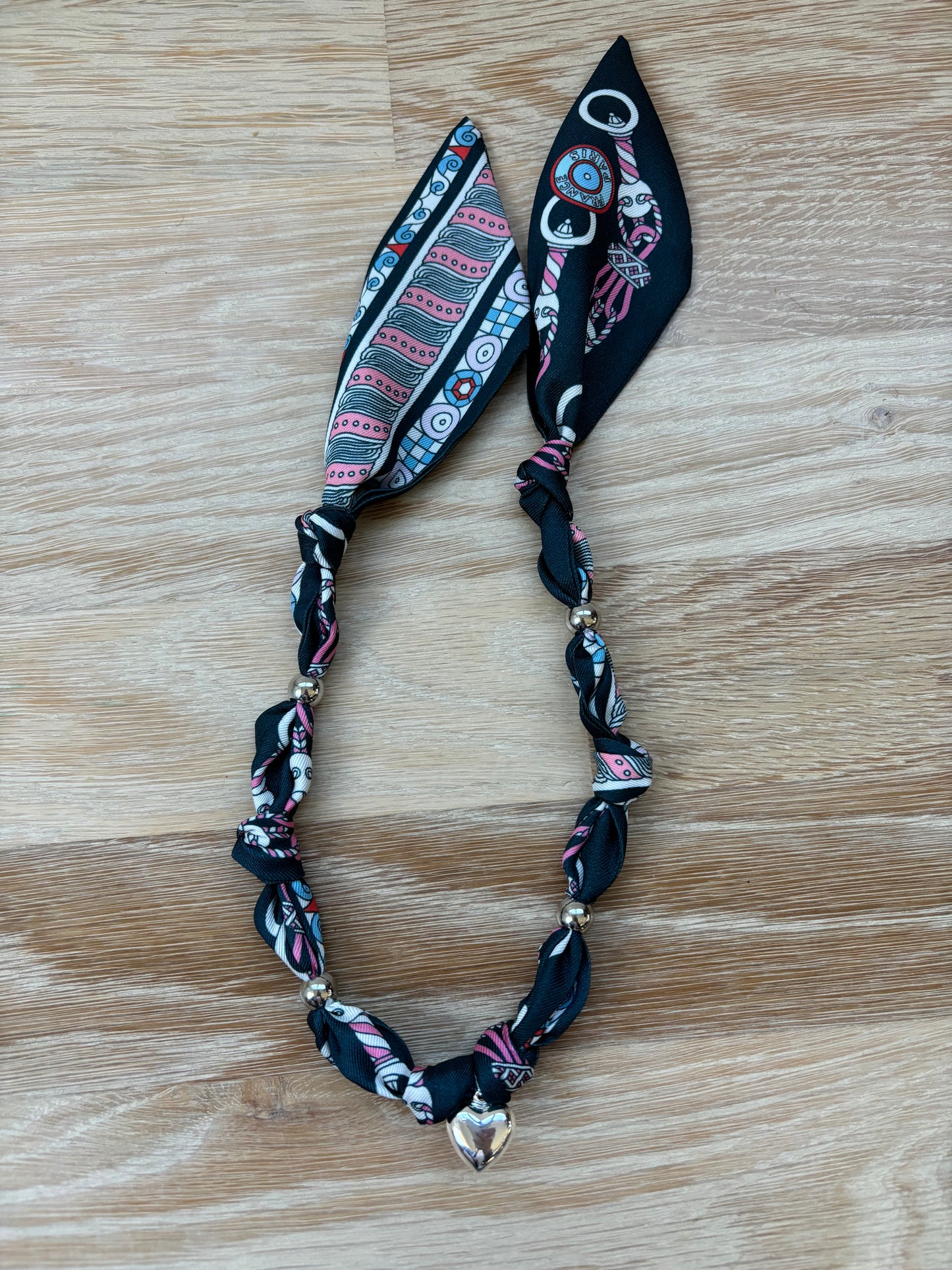 1 Scarf jewelry (navy, light blue, pink)