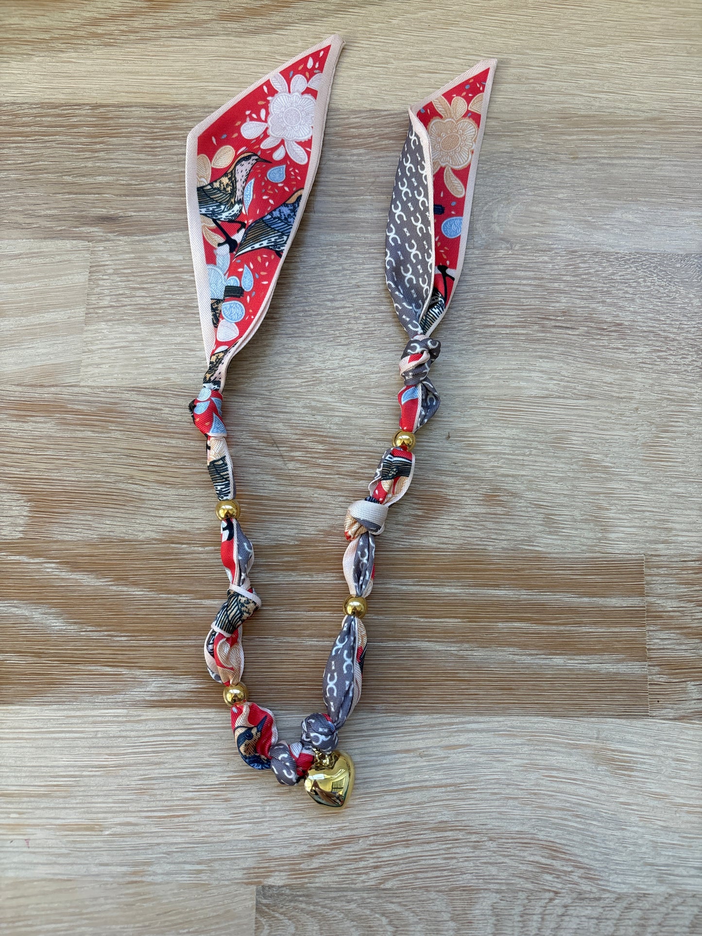 1 Scarf jewelry (red and grey birds)