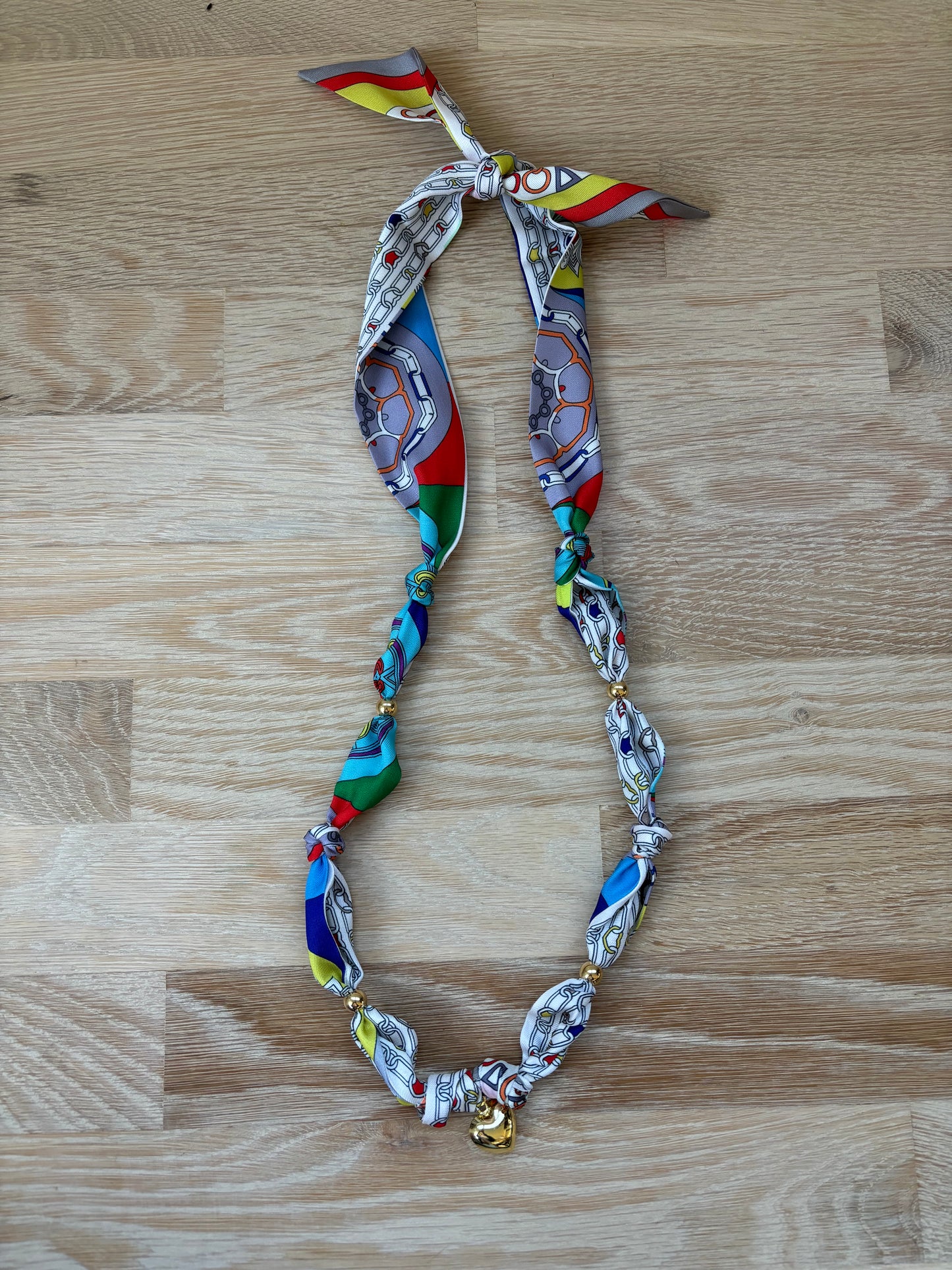 1 scarf necklace (white, bright colors)