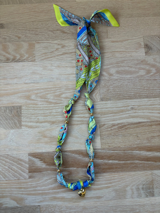 1 scarf necklace (green, blue)