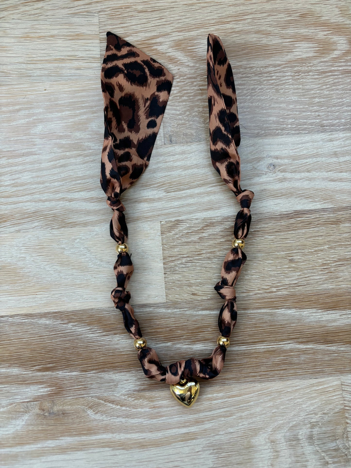 1 scarf jewelry (animal print)