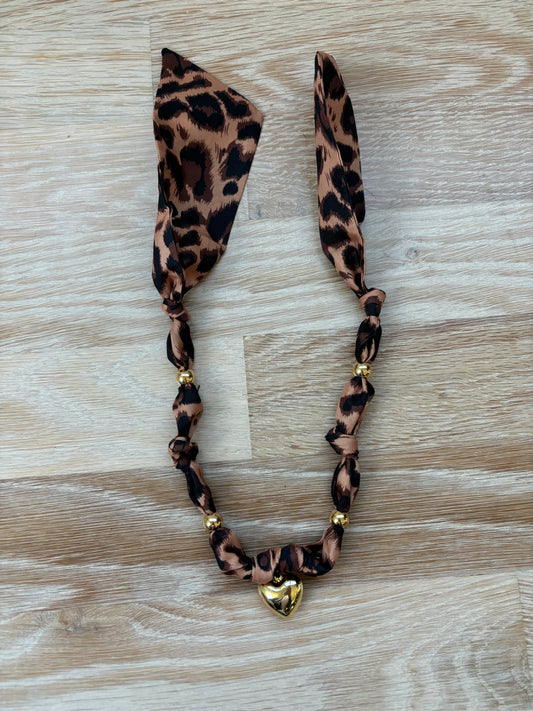 1 scarf jewelry (animal print)