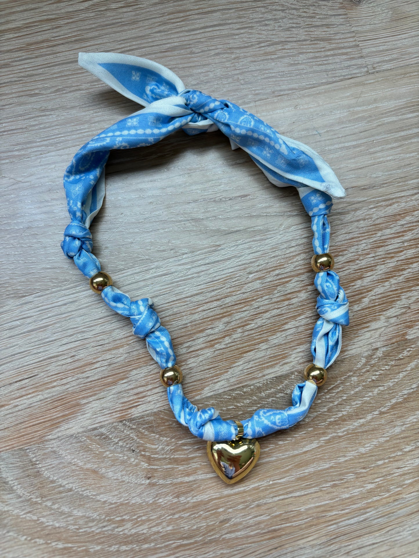 1 Scarf necklace/bracelet (blue)