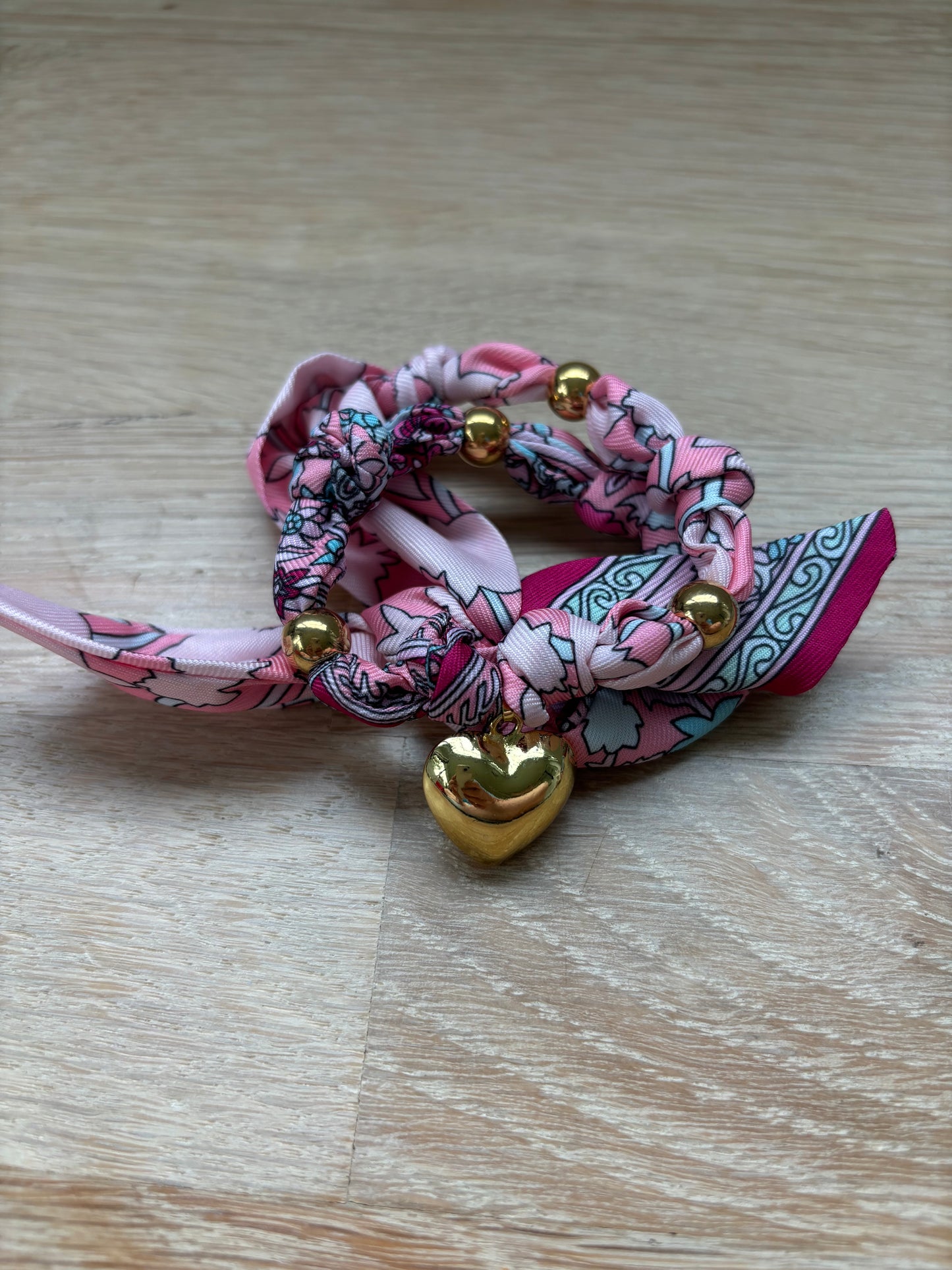 1 Scarf jewelry (pink and blue)