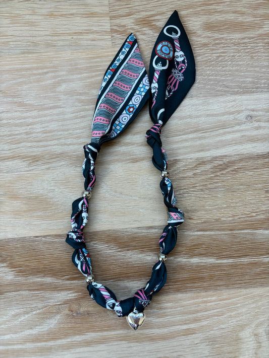 1 Scarf jewelry (navy, light blue, pink)