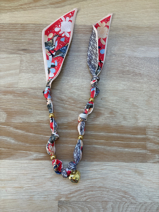 1 Scarf jewelry (red and grey birds)